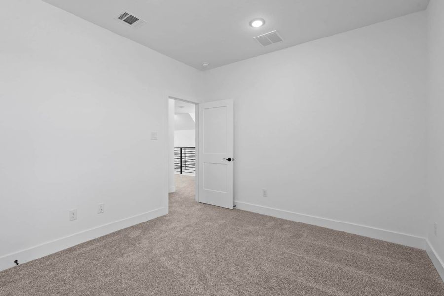 Spacious, unfurnished interior of a new home in Fulshear Lakes, Fulshear (Image 67). Spacious, unfurnished interior of a new home in Fulshear Lakes, Fulshear (Image 67).