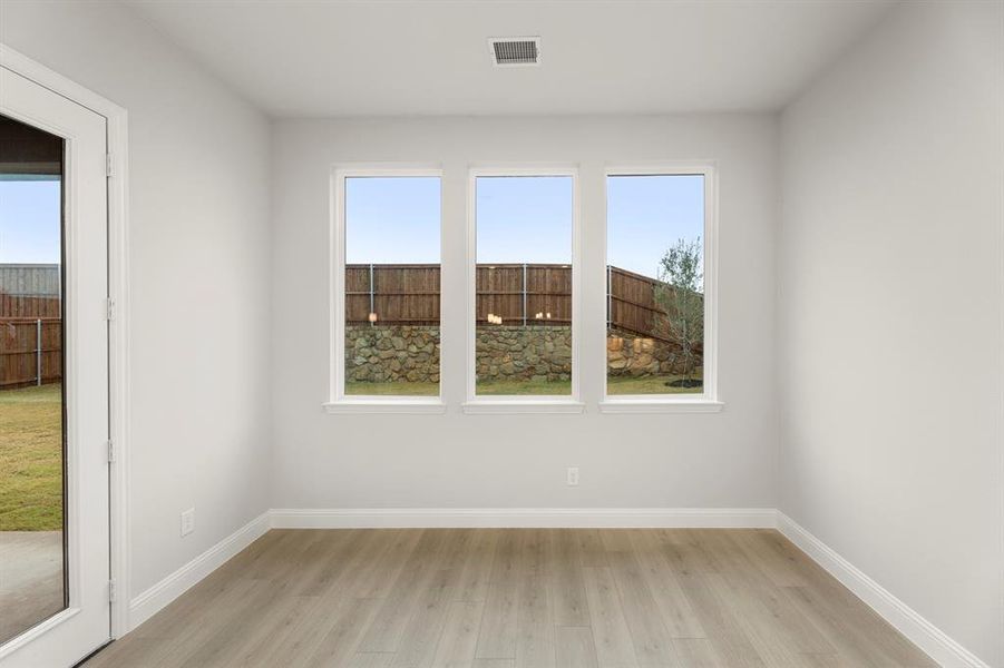 12. 2101 Clairmount - Nook