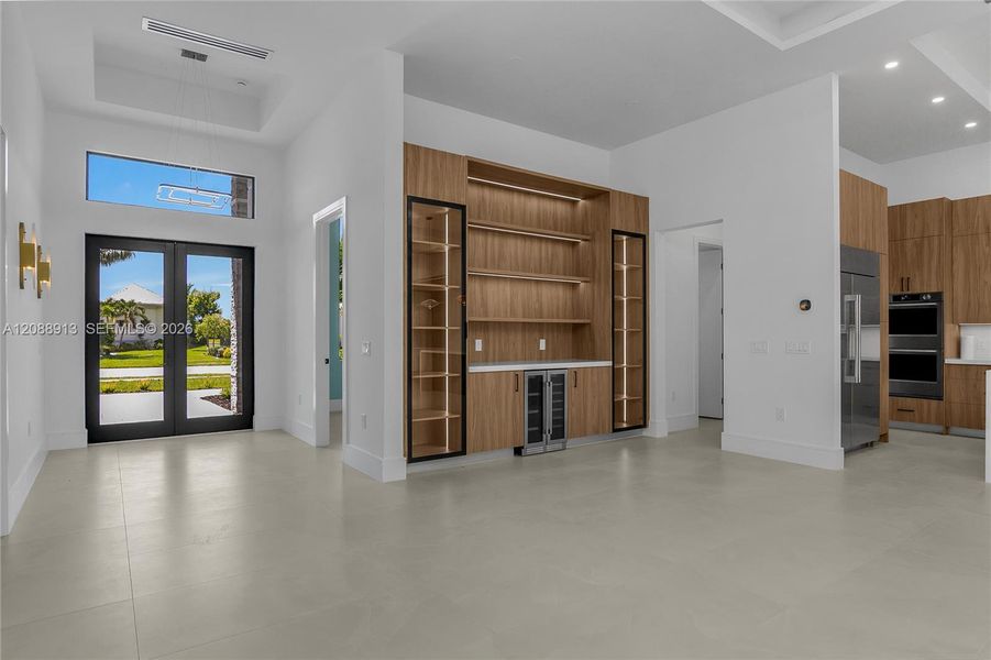Spacious, unfurnished interior of a new home in , Naples (Image 14).