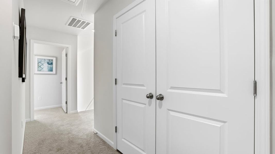 Spacious, unfurnished interior of a new home in Tanglewood Townes, Greenville (Image 26).