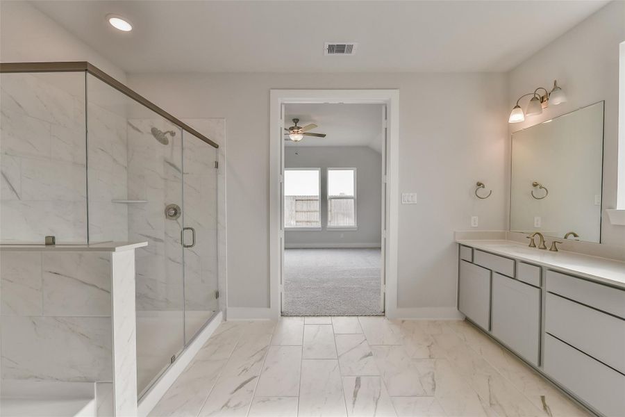 Furnished interior view inside a new home in , Texas City (Image 10).