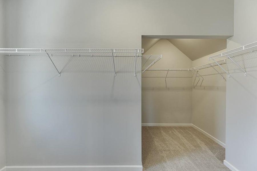 Spacious, unfurnished interior of a new home in , Gainesville (Image 24).