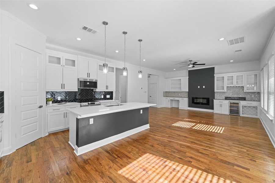 Furnished interior view inside a new home in , Dallas (Image 12).