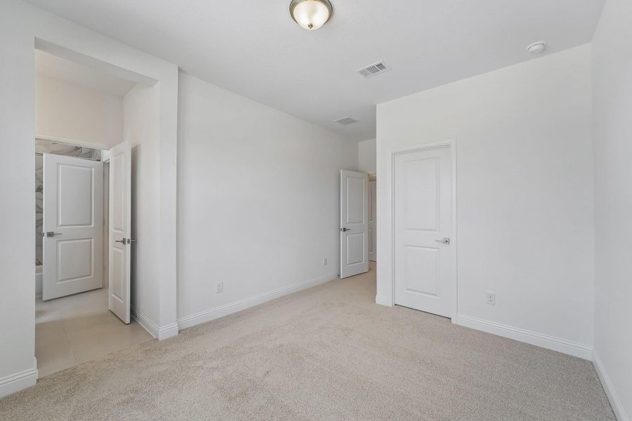 Spacious, unfurnished interior of a new home in Evergreen 70', Conroe (Image 36).