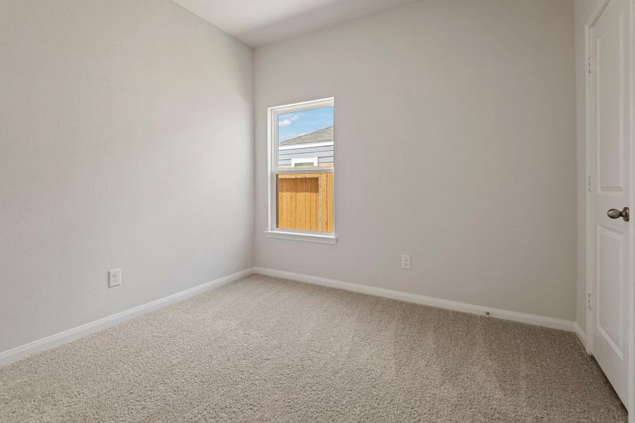 Spacious, unfurnished interior of a new home in Wayside Village, Houston (Image 10).