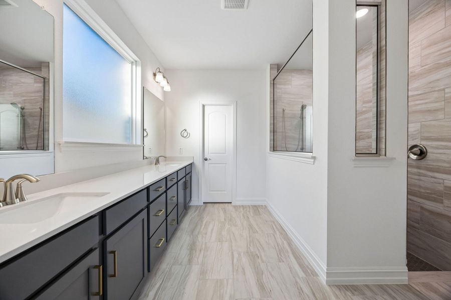 Representative furnished interior of a home built from the Oglesby by Pulte Homes in Corley Farms, Boerne (Image 12).