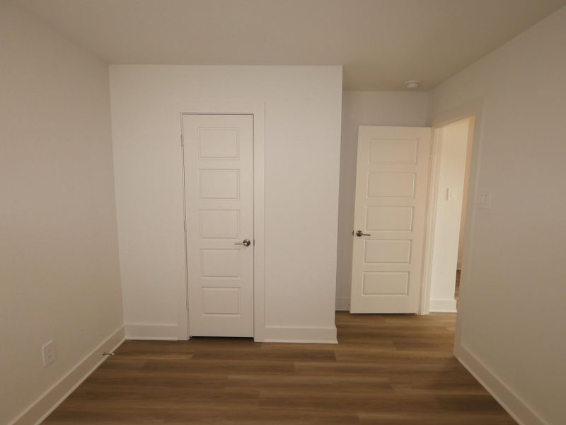 Spacious, unfurnished interior of a new home in Lone Star Landing, Montgomery (Image 15).