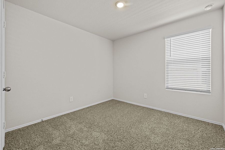 Spacious, unfurnished interior of a new home in Spring Valley, New Braunfels (Image 14).