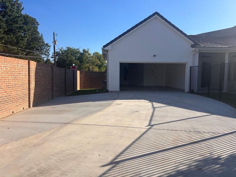 Exterior details and patio area of a home in Magnolia West, Fort Worth (Image 3).