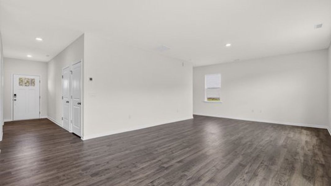 Spacious, unfurnished interior of a new home in Shahbain Reserve, Raeford (Image 21).
