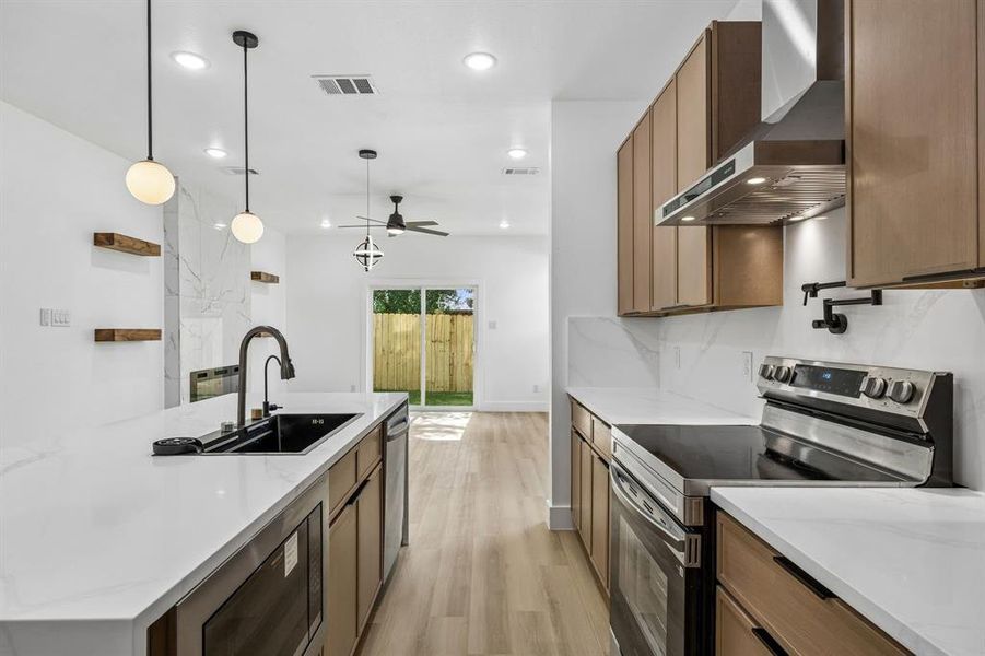 Furnished interior view inside a new home in , Dallas (Image 5).