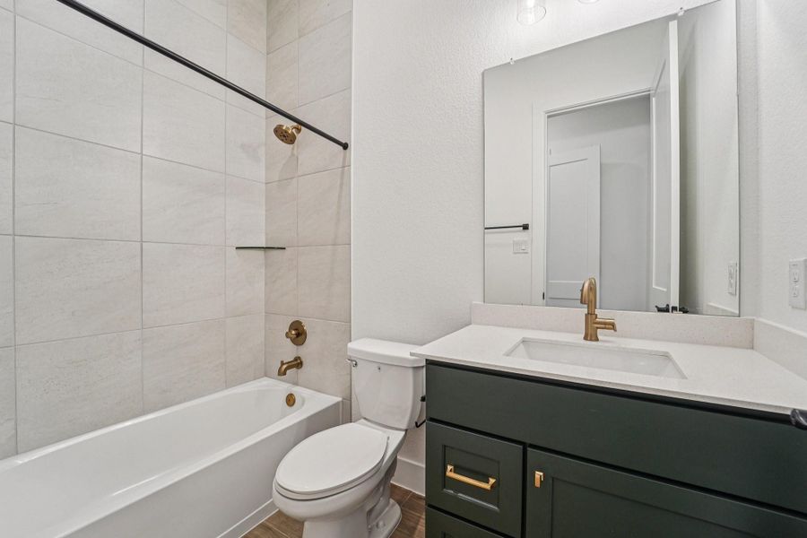 Furnished interior view inside a new home in Evergreen, Conroe (Image 16).