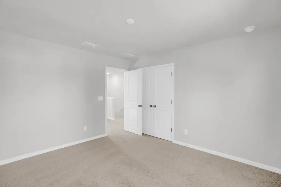 Spacious, unfurnished interior of a new home in Carriage Estates, Lexington (Image 30).