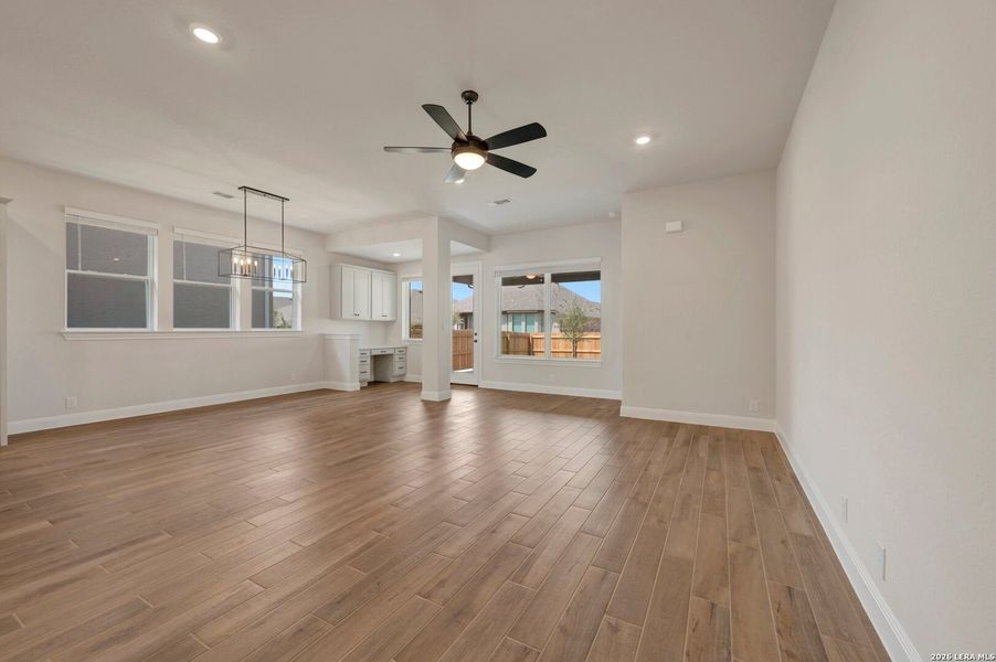 Spacious, unfurnished interior of a new home in Davis Ranch 50', San Antonio (Image 30).