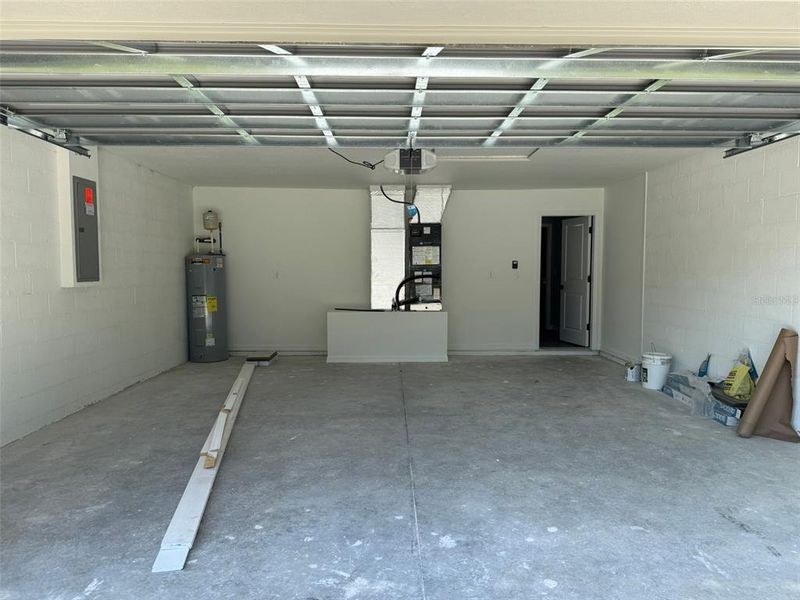 Spacious, unfurnished interior of a new home in , Ocala (Image 26).