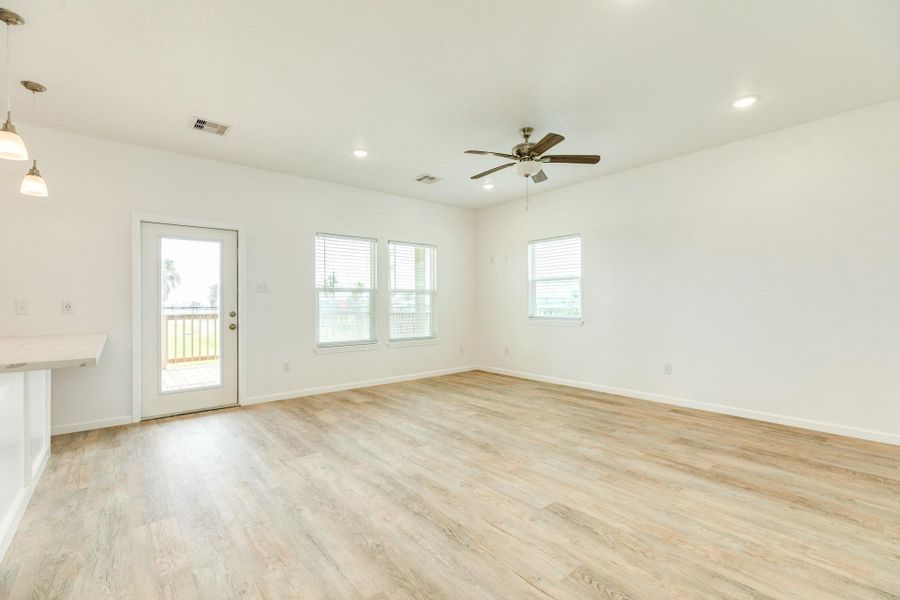 Spacious, unfurnished interior of a new home in , Surfside Beach (Image 33).