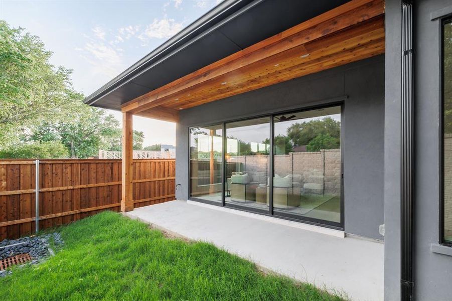 covered patio wit gas stub