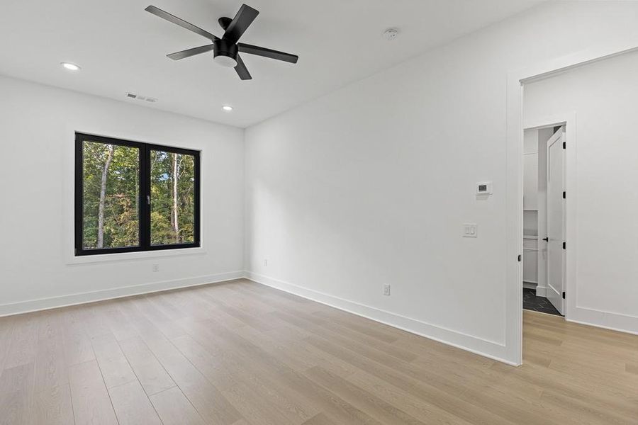 Spacious, unfurnished interior of a new home in , Jefferson (Image 18).