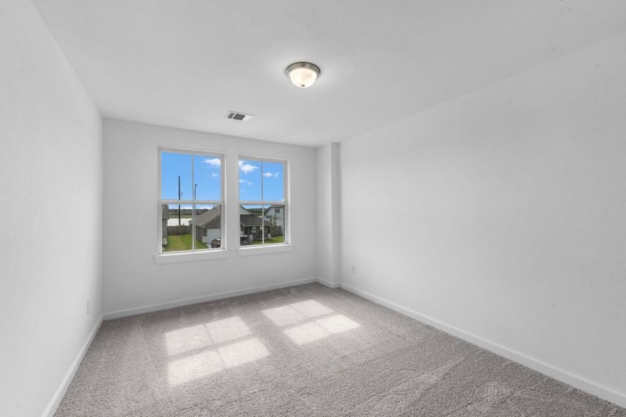 Spacious, unfurnished interior of a new home in Huntington Place, Rosharon (Image 22).