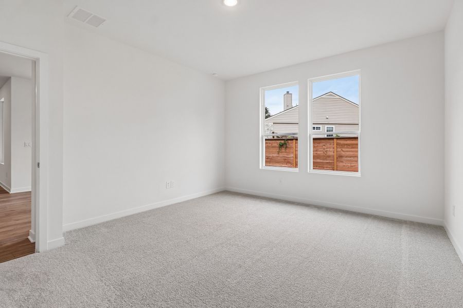 Spacious, unfurnished interior of a new home in Parkton Square, Kyle (Image 19).