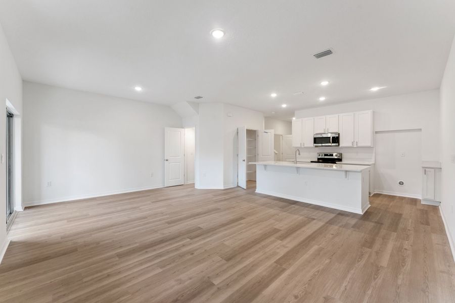 Spacious, unfurnished interior of a new home in Connors Cove, Eustis (Image 23).