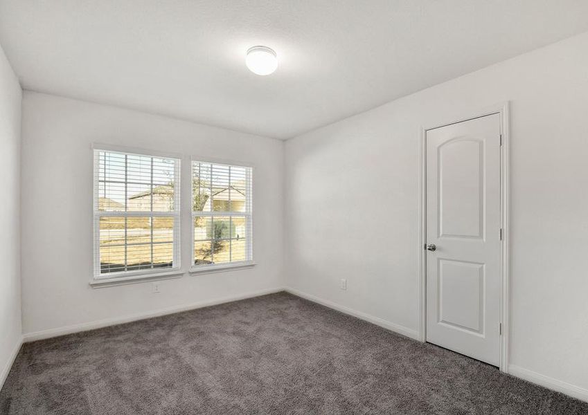 Guest bedroom with large windows and space for your guests to feel comfortable.