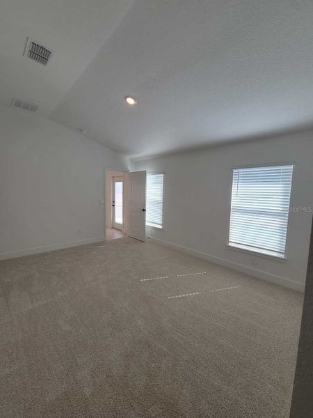 Spacious, unfurnished interior of a new home in Ocala Crossings South, Ocala (Image 12).