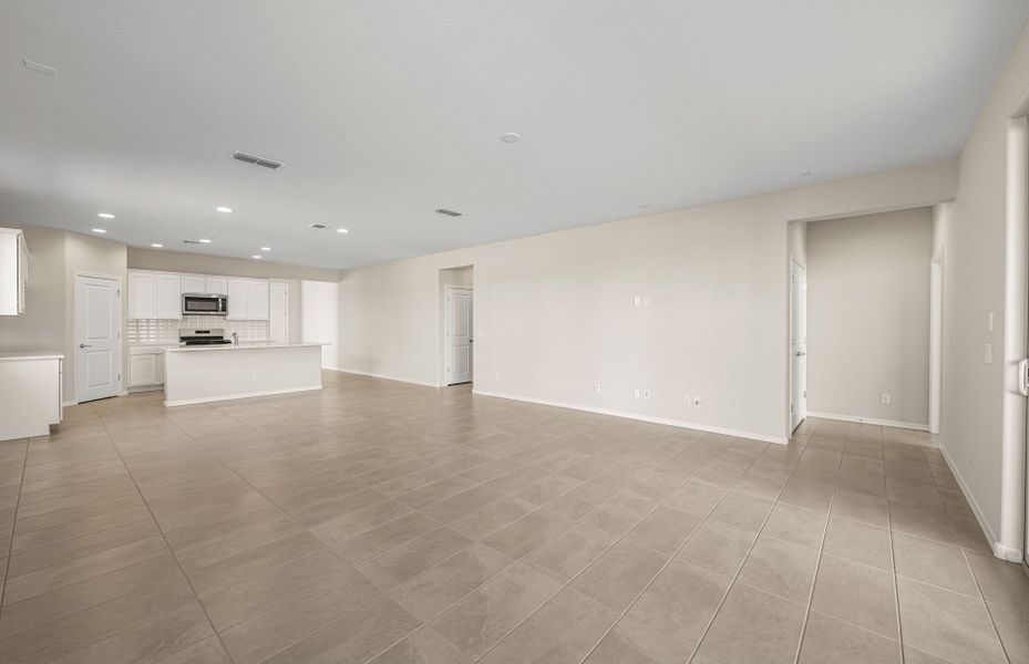 Spacious, unfurnished interior of a new home in Artisan at Asante, Surprise (Image 22). Spacious, unfurnished interior of a new home in Artisan at Asante, Surprise (Image 22).