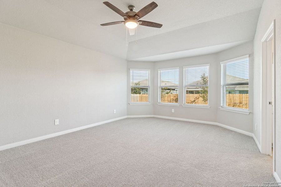 Spacious, unfurnished interior of a new home in Catalina, Converse (Image 30).