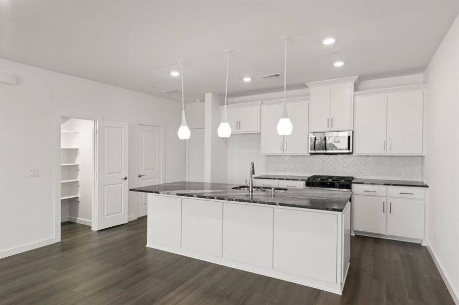 12. 2009 Aldrich - Kitchen (3)