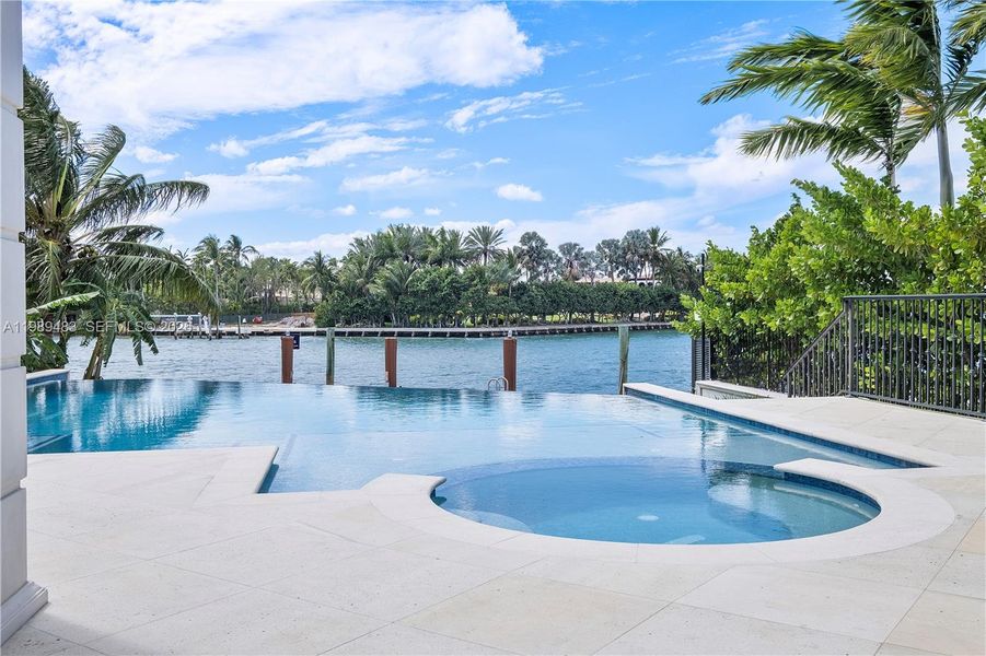 Community amenities in , Surfside (Image 52).