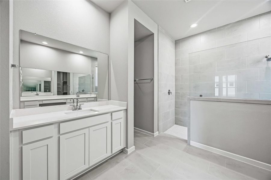 Furnished interior view inside a new home in Canterra Creek  60', Rosharon (Image 12).