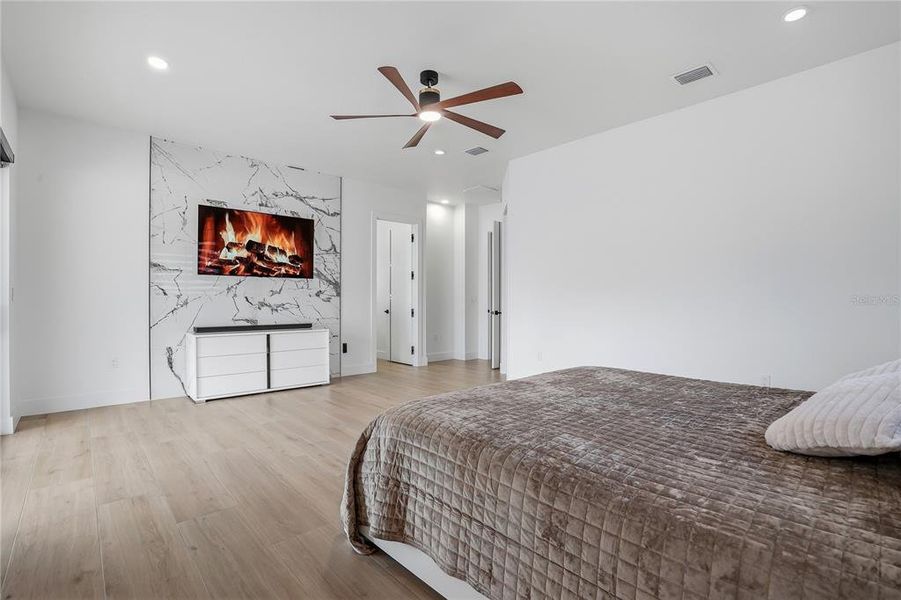 Furnished interior view inside a new home in , Spring Hill (Image 38).