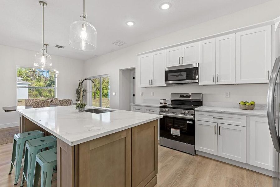 8836-97th-Ct-HigMedia-026-1280