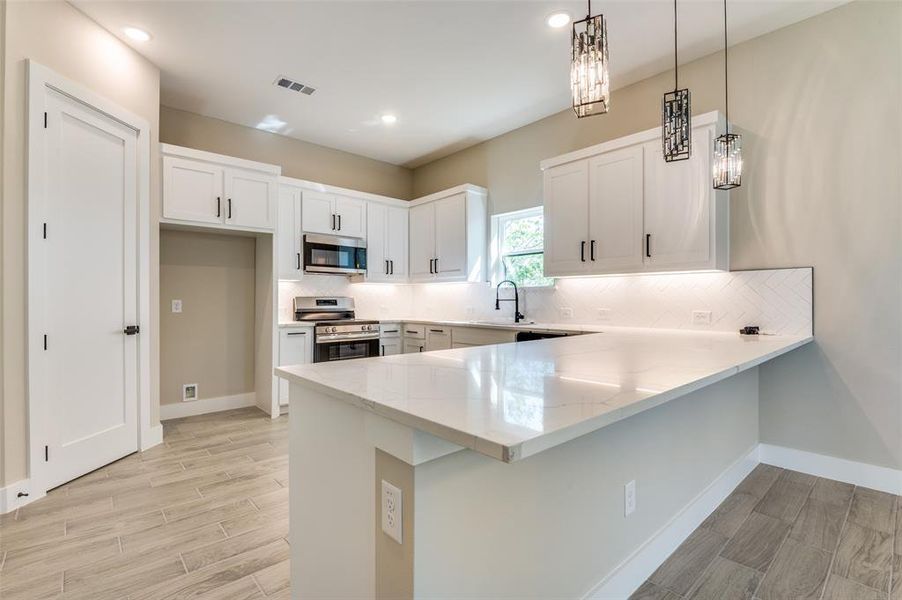 Quartz counters, walk in pantry and 12 inch overhang for bar area Quartz counters, walk in pantry and 12 inch overhang for bar area
