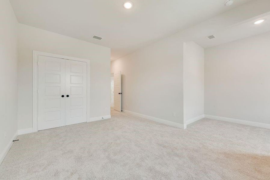 Spacious, unfurnished interior of a new home in Villages of Creekwood, Frisco (Image 28).