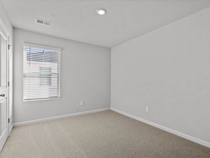 Spacious, unfurnished interior of a new home in Village at White Pine, Pendleton (Image 18).