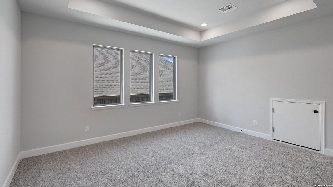 Spacious, unfurnished interior of a new home in Ladera, San Antonio (Image 18).