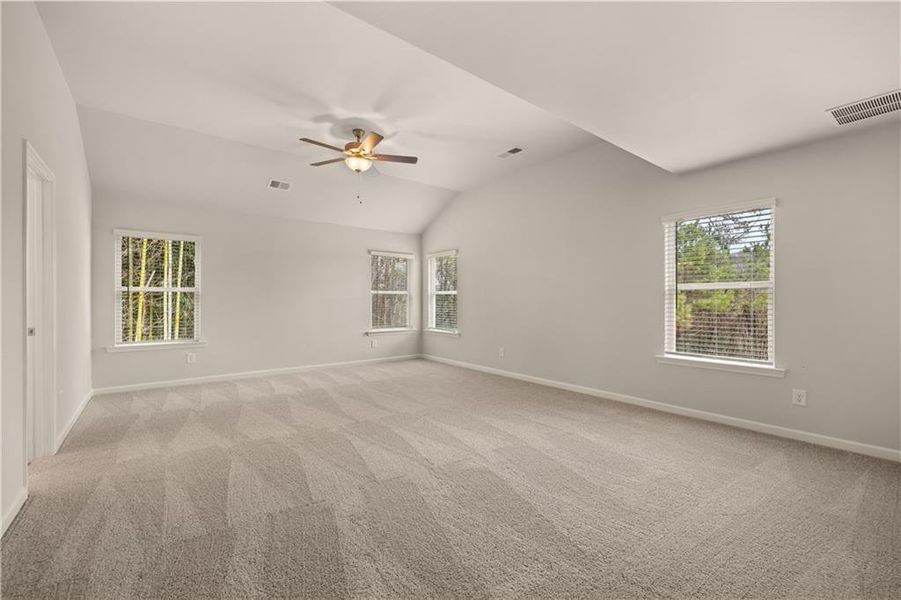 Spacious, unfurnished interior of a new home in Alcovy Village, Lawrenceville (Image 10).