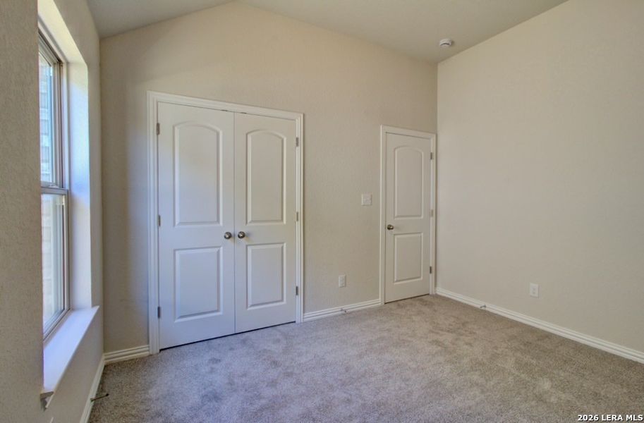 Spacious, unfurnished interior of a new home in Veramendi, New Braunfels (Image 20).