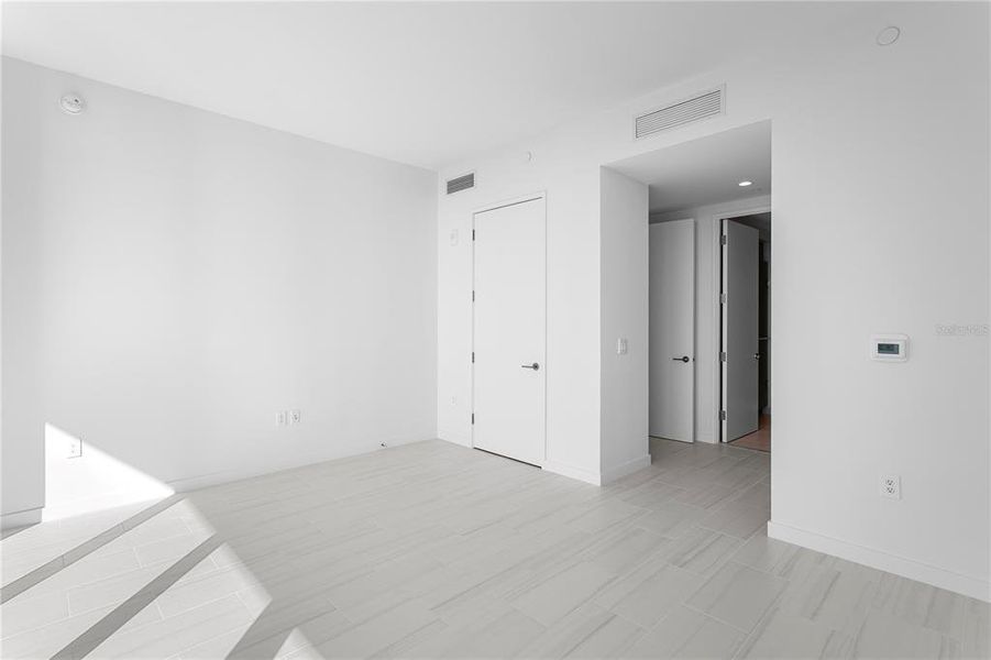 Spacious, unfurnished interior of a new home in , St. Petersburg (Image 34).