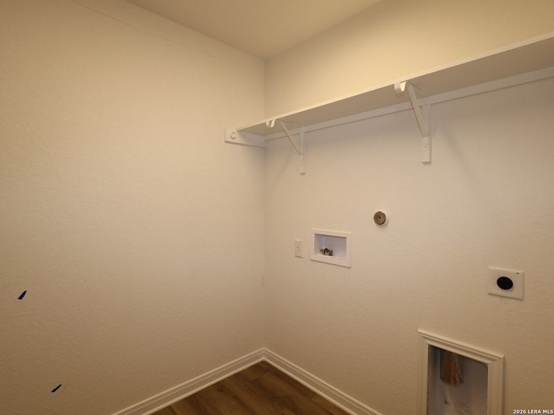 Spacious, unfurnished interior of a new home in Hickory Ridge, Elmendorf (Image 20).