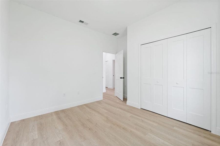 Spacious, unfurnished interior of a new home in , Ocala (Image 20).