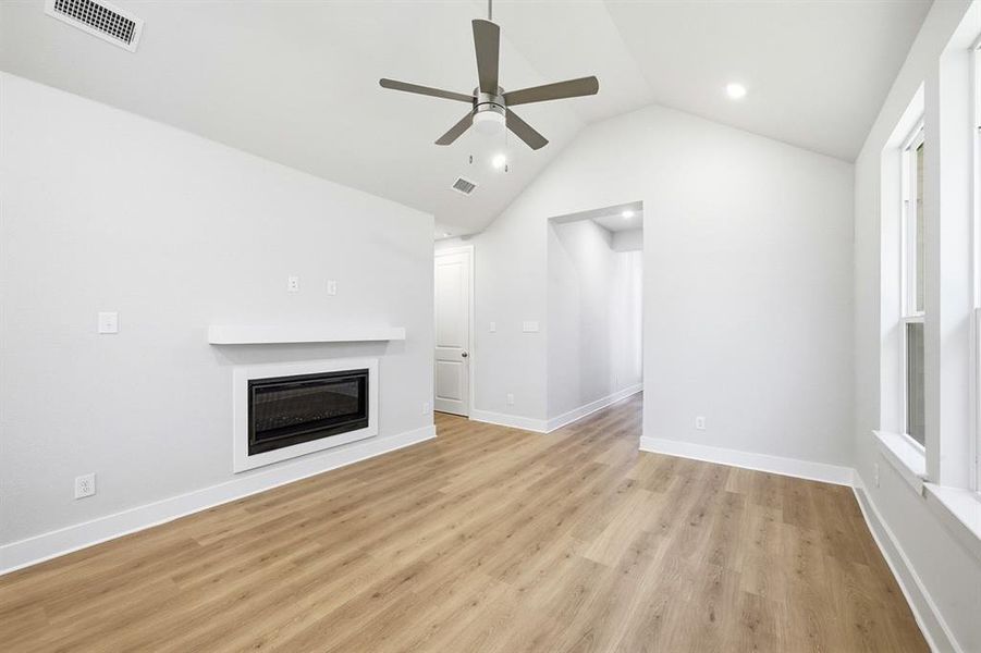 Spacious, unfurnished interior of a new home in Heritage Ranch: 40ft. lots, Sherman (Image 14). Spacious, unfurnished interior of a new home in Heritage Ranch: 40ft. lots, Sherman (Image 14).