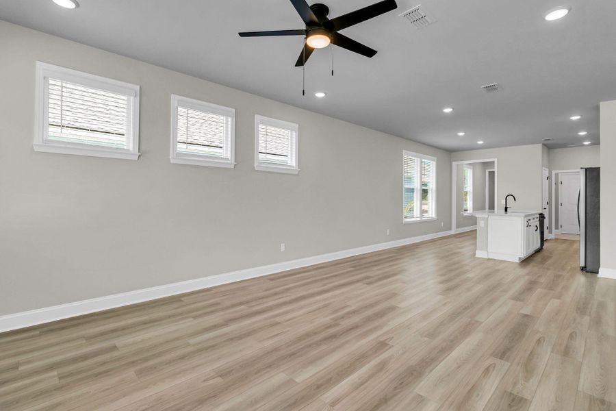 Spacious, unfurnished interior of a new home in , Summerville (Image 27).
