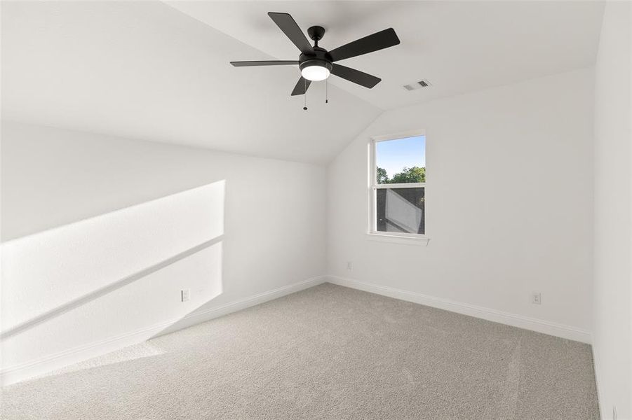 Spacious, unfurnished interior of a new home in Fulshear Lakes, Fulshear (Image 21). Spacious, unfurnished interior of a new home in Fulshear Lakes, Fulshear (Image 21).
