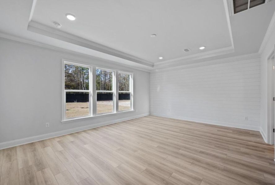 Spacious, unfurnished interior of a new home in Sea Island Preserve, Johns Island (Image 13).
