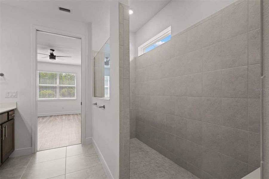 Primary Bathroom - en suite