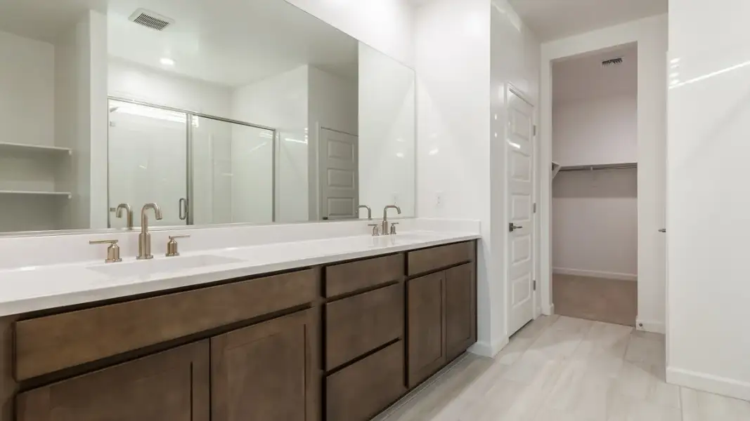 Furnished interior view inside a new home in Aloravita, Peoria (Image 13).