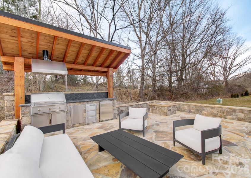 Community amenities in , Mills River (Image 42). Community amenities in , Mills River (Image 42).